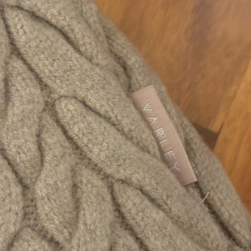 Varley Beige Cable Knit Puffer Jacket, size Large, NEW - Picture 10 of 16